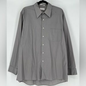 Van Heusen grey men's poplin Wrinkle Free shirt in a long-sleeve style.